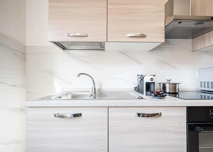 Elegant In Rome-metro Just 5 Minutes Away Apartment