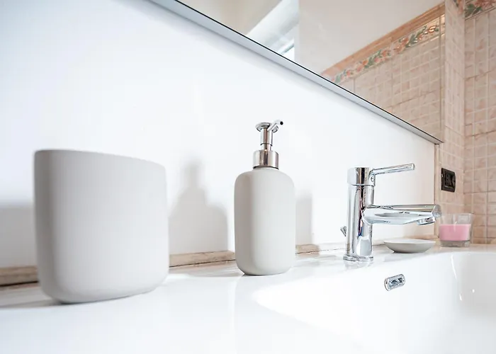 Apartment Elegant In Rome-metro Just 5 Minutes Away *