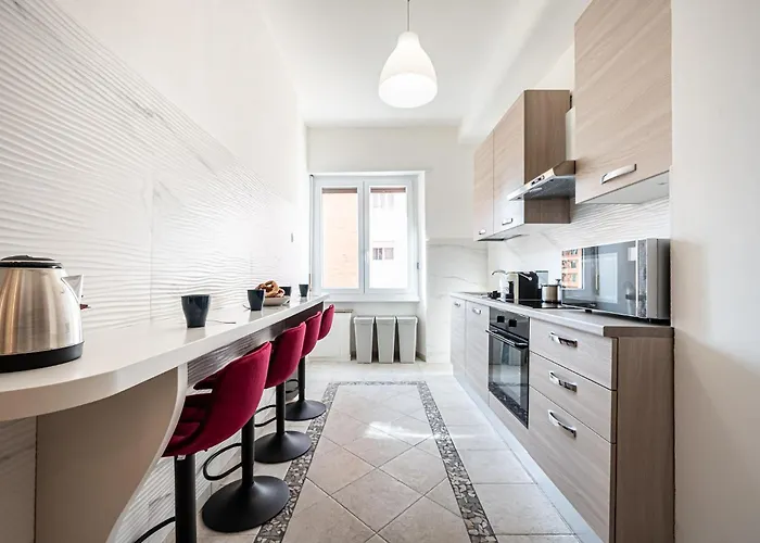 Elegant In Rome-metro Just 5 Minutes Away Apartment